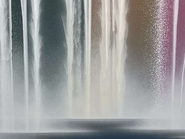 Waterfall on Colors 作品局部。
