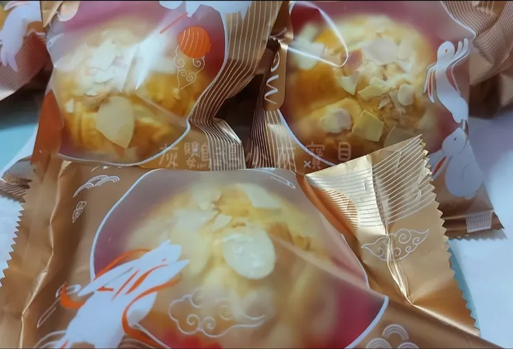 圖片來源：灰鸚鵡小灰寶貝《【蛋黃酥DIY】手工製作螺旋芋頭蛋黃酥＆菠蘿蛋黃酥》https://www.potatomedia.co/s/rVqlny9