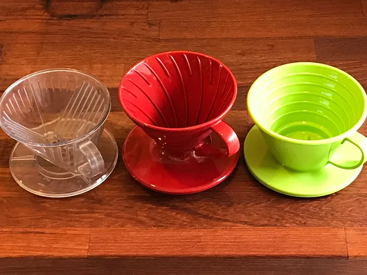左起：101濾杯、V60濾杯、蛋糕形濾杯。