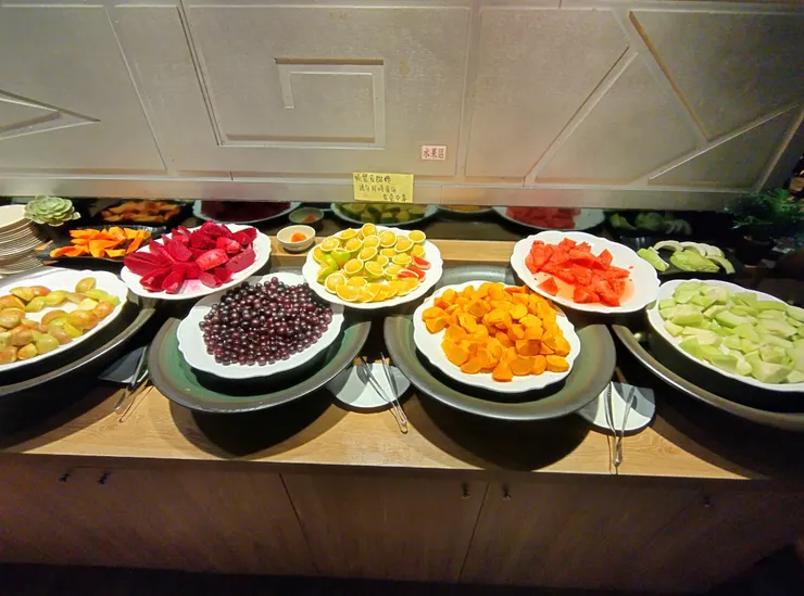 木瓜 蘋果 紅龍果 葡萄 柳丁 甜柿 西瓜 芭樂 哈密瓜