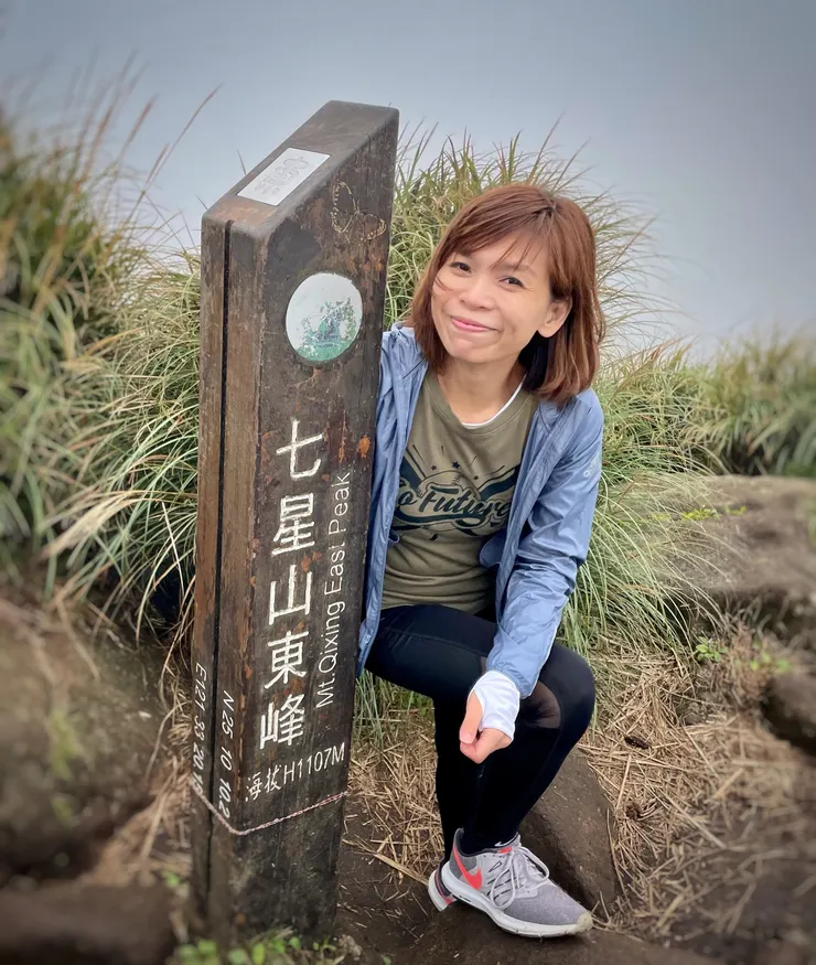 拍照要排隊,週間的七星山也跟菜市場差不多,你看是不是很好爬