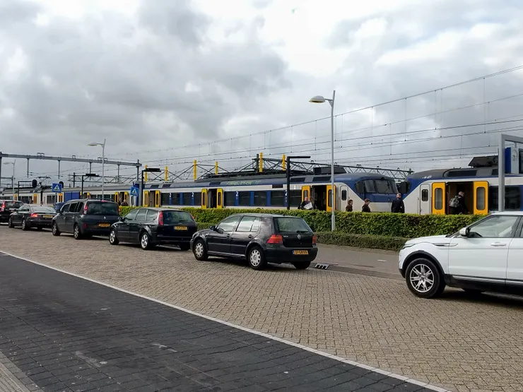 火車就停在那裡不動了,連車上的員工都一問三不知(囧😭)