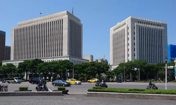 市場解讀央行暫無意推出第八波房市管制措施，房市調控將進入觀察期。