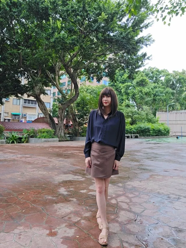 民權西路站後面的小公園 隨手拍張全身照留念