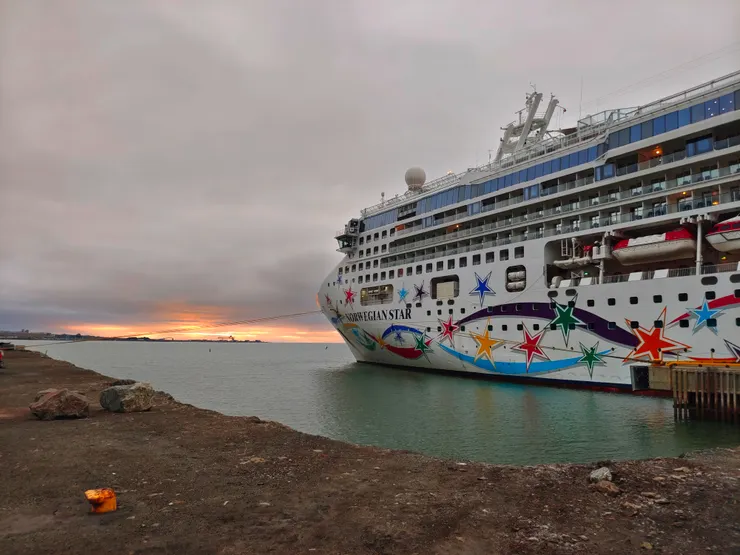 回到碼頭，已經快11點，原處的夕陽餘暉將盡。