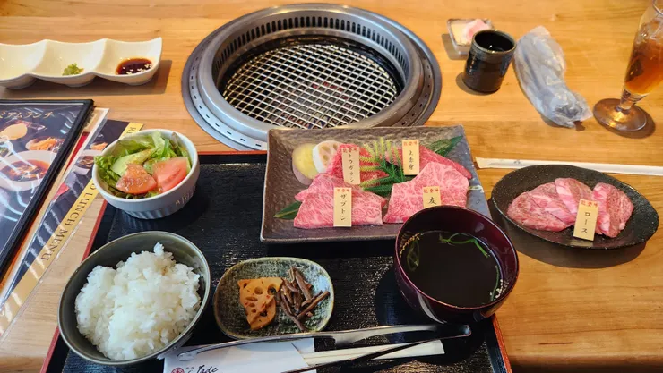 量看著不多，但吃完差不多 7~8分飽，很適合吃飽怕暈頭的人