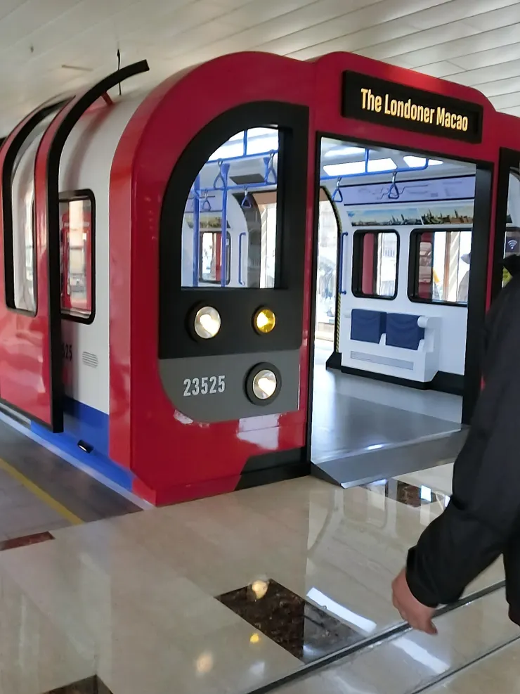 坐車去下一個地方吧。