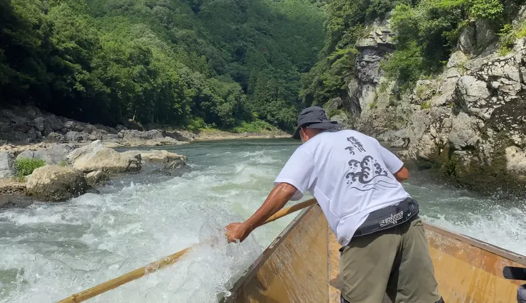 浪花來了 雨衣快披上!!