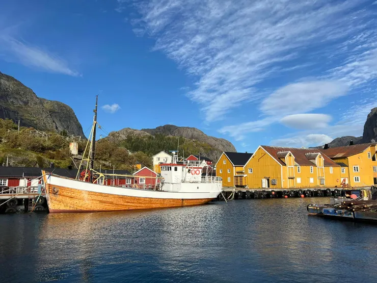 Nusfjord漁村黃色漁屋