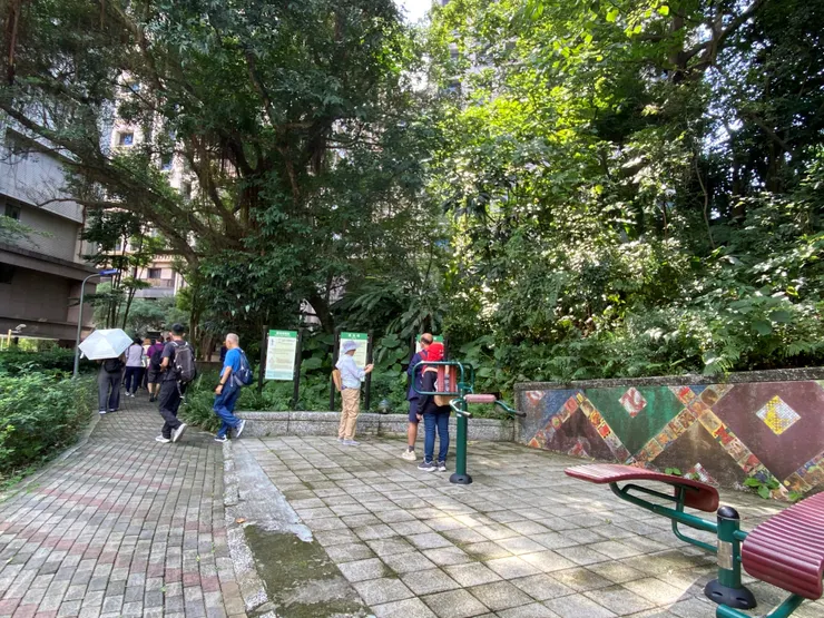 忠順萊茵公園內設有健身器材