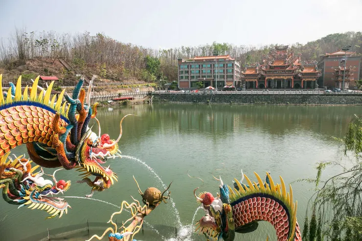 益賢山莊與順賢宮。照片來源:https://khh.travel/zh-tw/attractions/detail/199