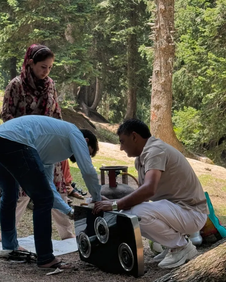 扛瓦斯爐還有桶裝瓦斯上山，太驚人了