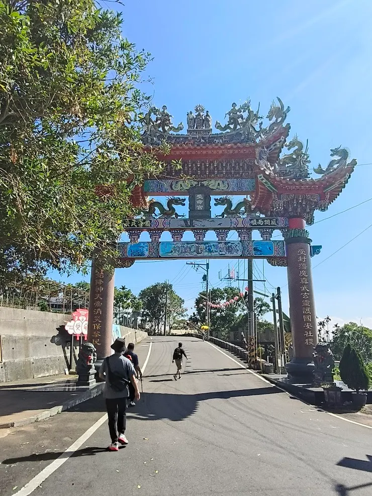 莊嚴牌樓（圖片截圖於網路）