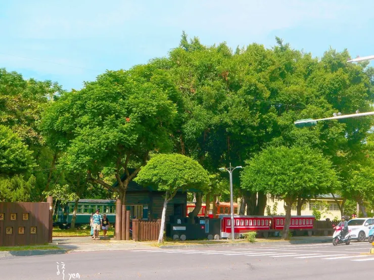 美街起點對側是阿里山車庫