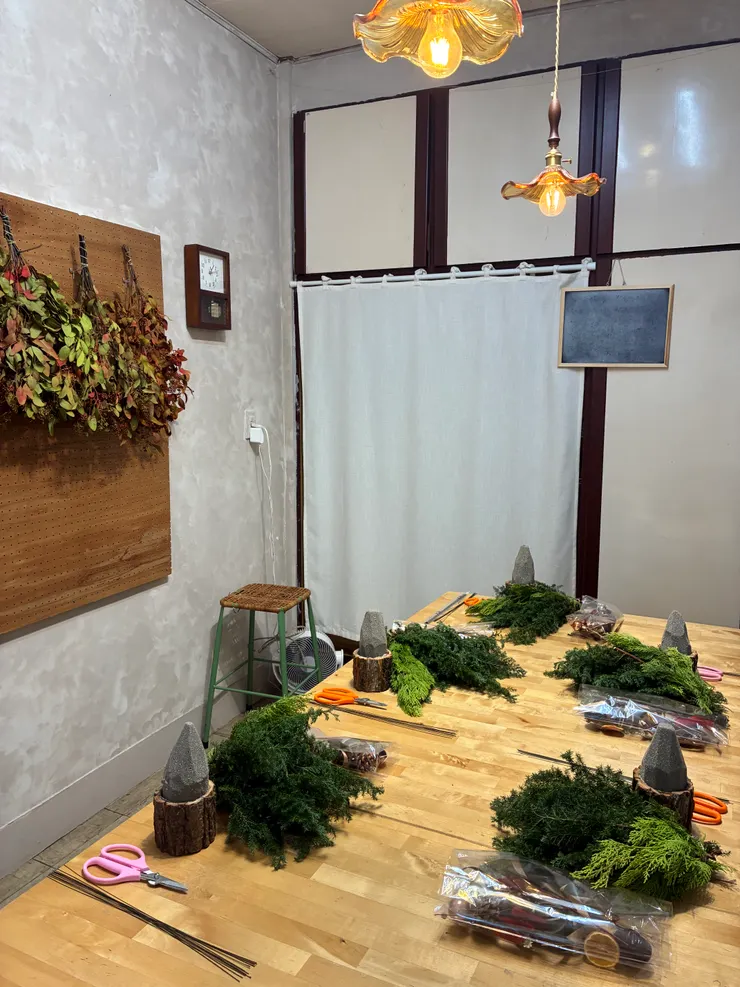 剛好當天下午有果香四溢中型聖誕樹課程！