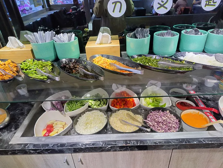 沙拉區跟冷食區