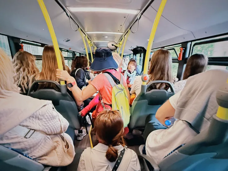 公車雖然擠，但車程短，還可以接受