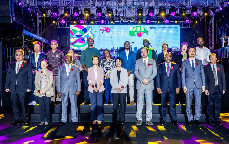 主禮嘉賓(前排)與葡語社群代表(後排)合照