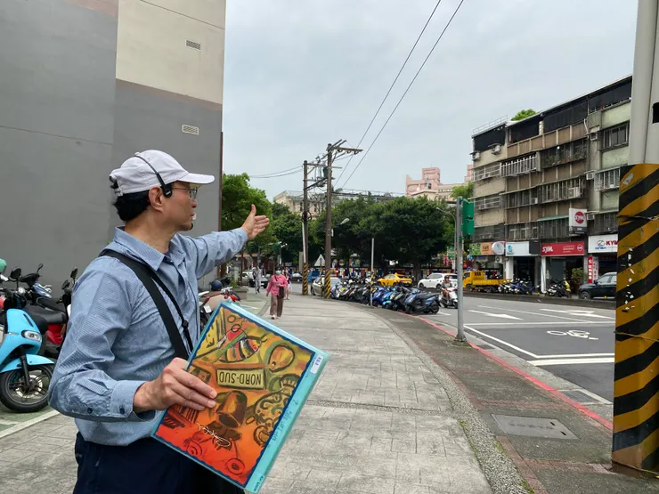 興隆路二段是昔日的萬盛溪，也是輕便車道