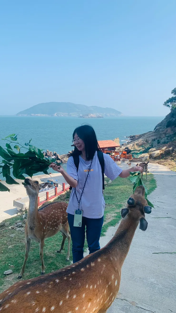 一不注意,手上的食物就被吃光光。