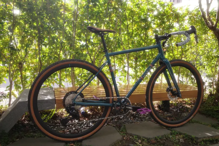 柔和的光影,很像鋼管車的調性。