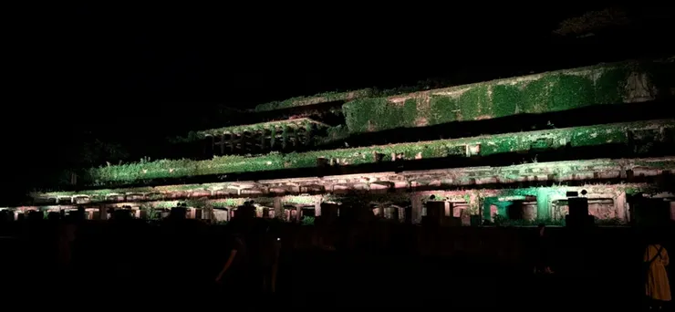 北澤浮選礦場夜間透過燈光呈現