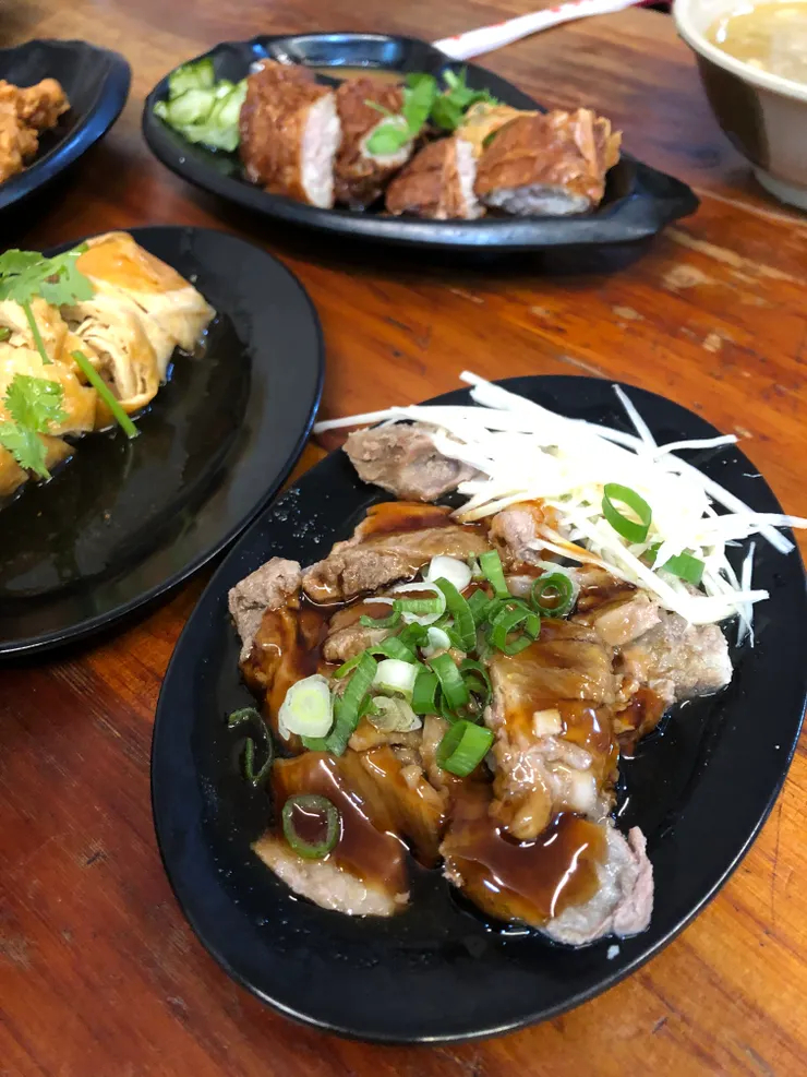 對於肝連肉,我解釋了半天,兩隻還是只顧吃,懶得理我...