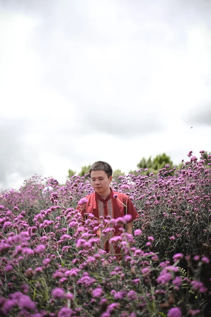 穿泰國北方傳統服飾在花海拍的假掰照