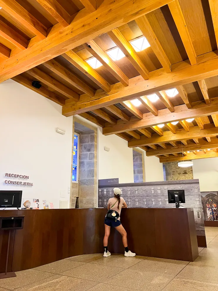 PM6:29 今晚住在古蹟裡“Convernto de San Francisco de Santiago”  前身18世紀的修道院並保有13世紀的哥德式拱門及教堂遺跡。