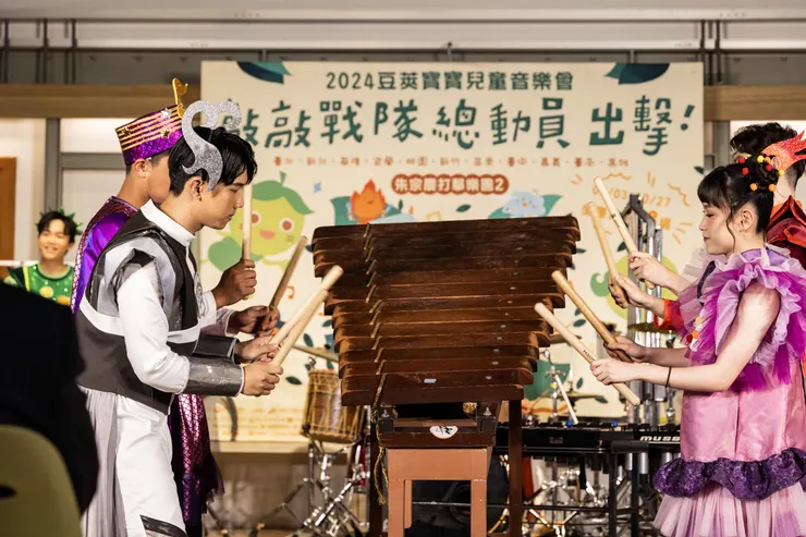 豆莢寶寶音樂會首次將特殊的樂器阿瑪丁達搬上舞台。（擊樂文教基金會提供）