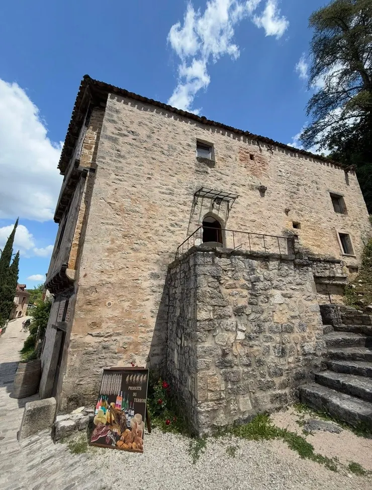 爬上樓梯到了2樓就是我們的浪漫小屋