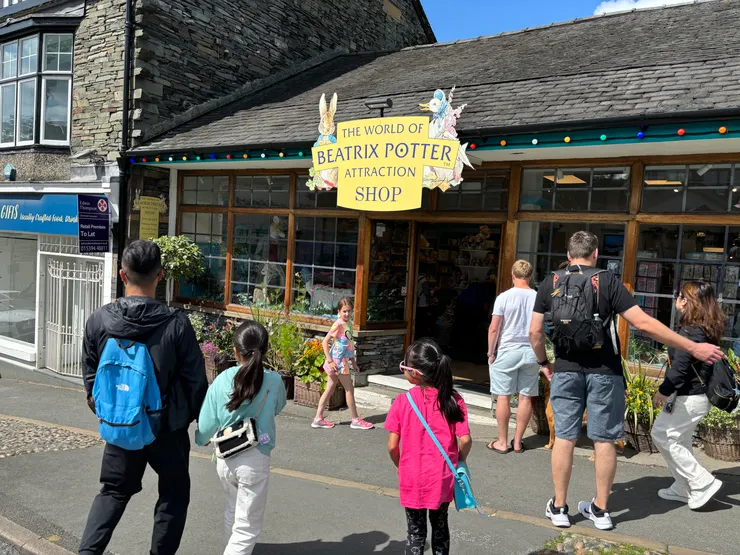 來到彼得兔故鄉～當然要留個紀念品囉！