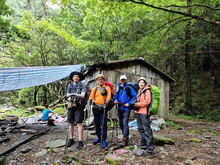 ▲本日是７天行程中最輕鬆的一天，只要由中央尖溪山屋下溯溪谷至南湖溪山屋，算是休息日，早上７點才整裝出發。