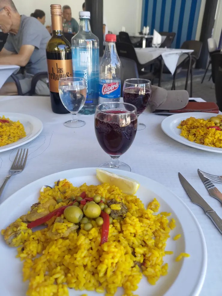 許多酒吧也提供物美價廉的商業午餐套餐，不會因為是酒吧就不美味喔！