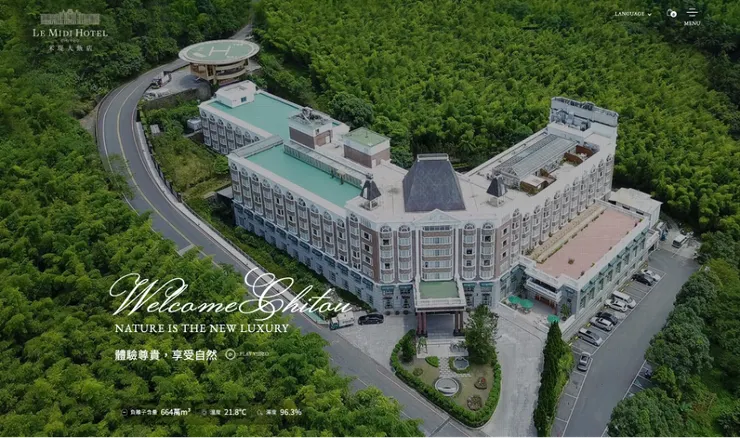 這是米堤大飯店網站的截圖，我們房間外的陽台就是右方紅色的平台。