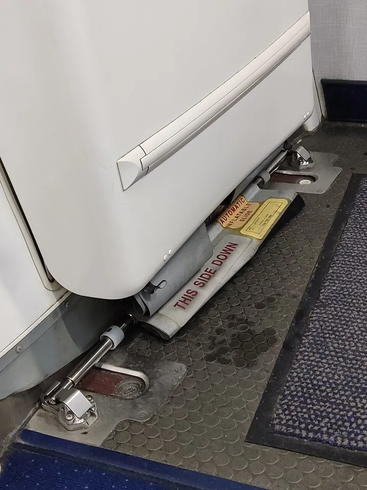 Voltmetro, CC BY-SA 4.0 <https://creativecommons.org/licenses/by-sa/4.0>, via Wikimedia Commons