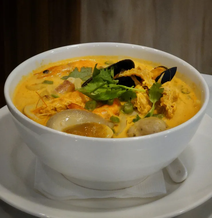 一碗二百元出頭的叻沙意麵,如何定義是鍋燒意麵 ? 應該就是一碗用了意麵的叻沙吧