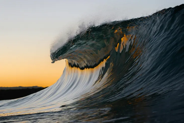 壬水是大海、奔騰的江河，在丙午的烈焰下，日照江河之象。壬水人會非常有「表達欲」，適合大量書寫與創作曝光。