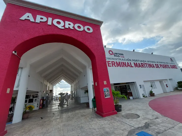 APIQROO碼頭上遊艇出島去Isla Mujeres