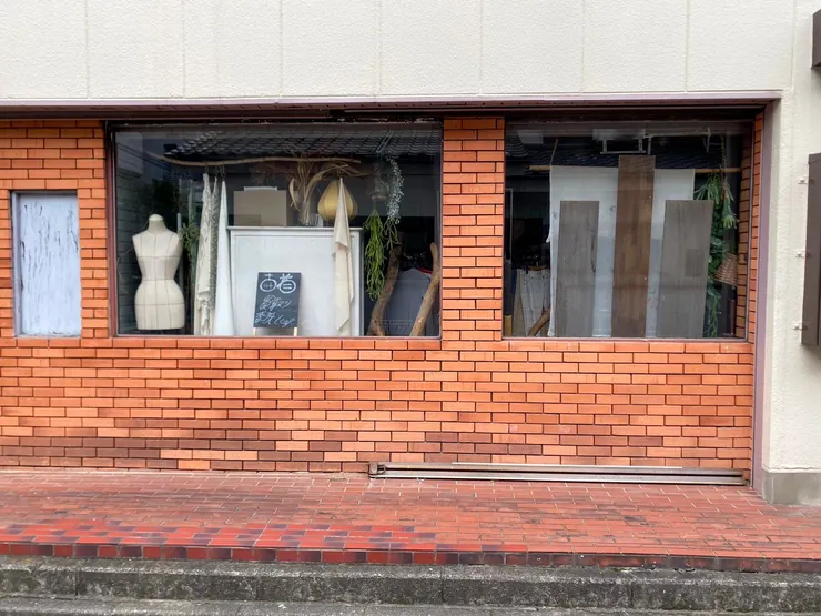 川越八幡通︱巨幅玻璃窗&半身人台