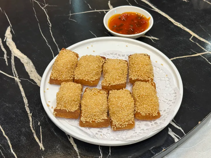 懷舊蝦多士：雖然很小，但蝦肉蠻Q彈