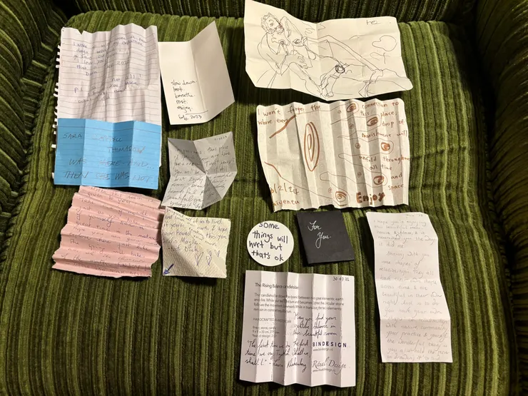 住過這間房的藝術家們留下的紙條