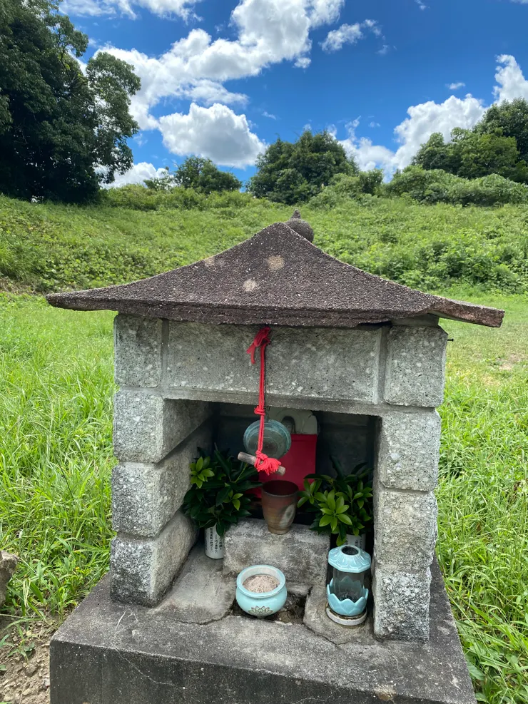 走出大書院外看到的小菩薩亭