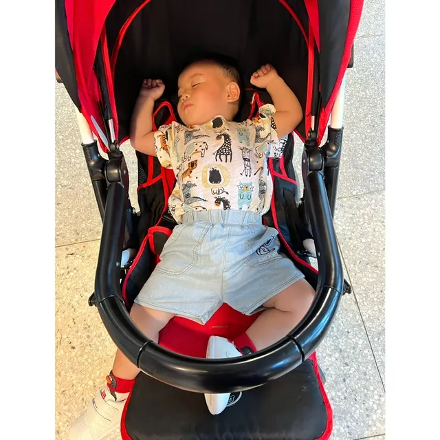 睡成這樣，我到底要不要進去參觀展覽😅