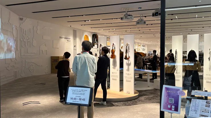 出入口區播放著 Yamaha 的簡介