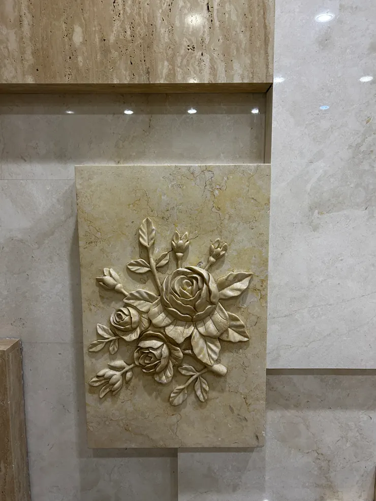 細部的雕花是用整塊石頭精雕細琢出來的立體裝飾