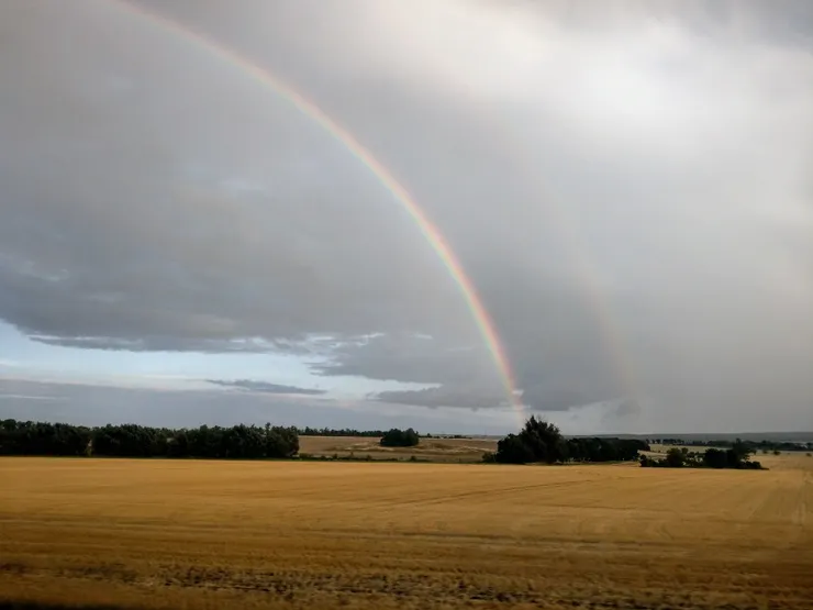 在火車上看到的雙彩虹