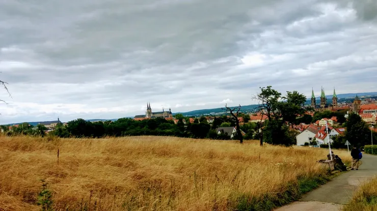 另一個山頭看山下的舊城區