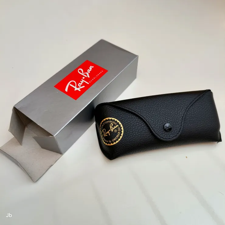 【拉法葉金碧輝煌買背包！我買的雷朋墨鏡，一樣不便宜，可退稅。】