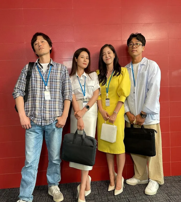 放上一張演員金南熙（申翰洙）分享在自己ig上的花絮照。cr ig：graehee